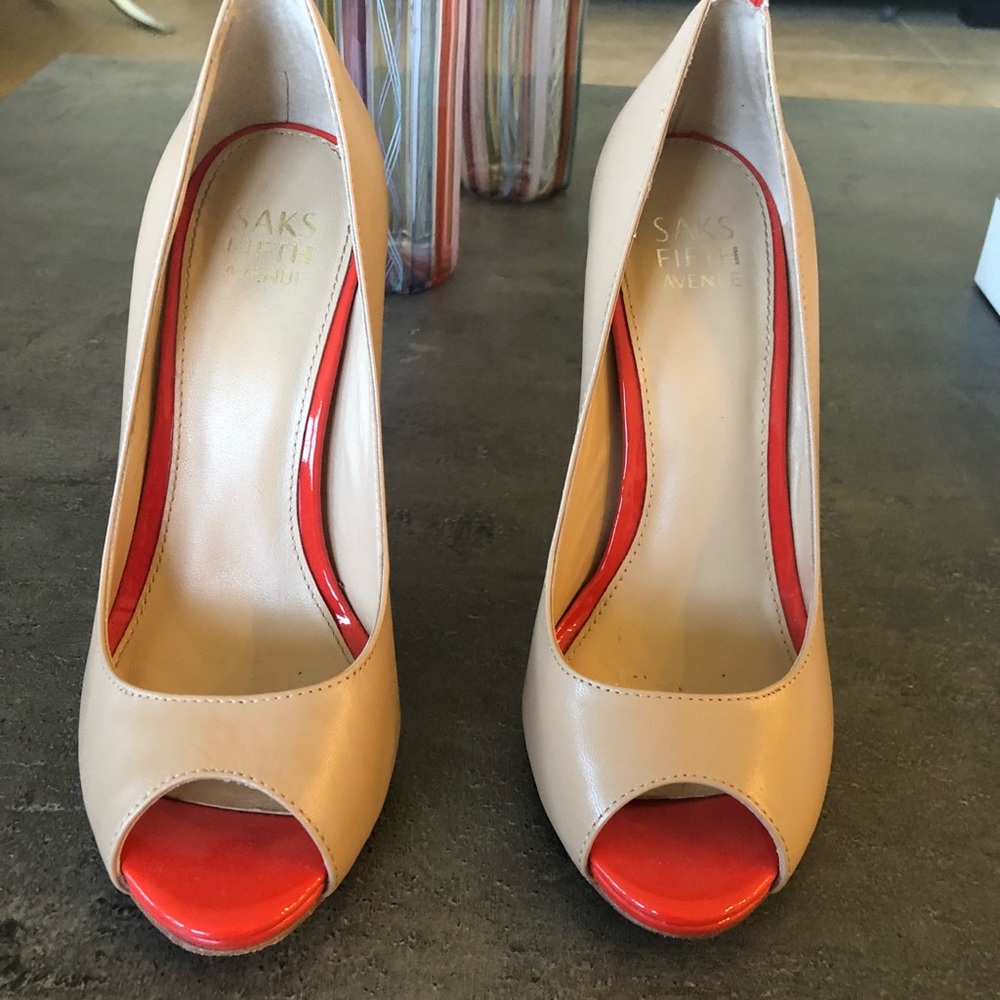 Saks fifth Avenue heel